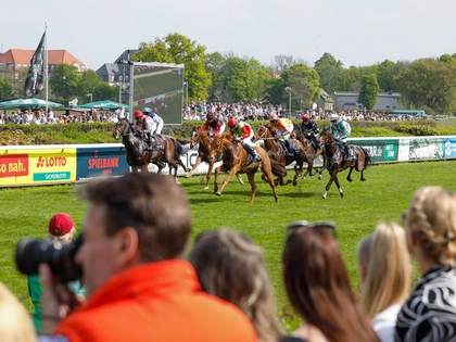 Matinée-Renntag (PMU) im Leipziger Scheibenholz