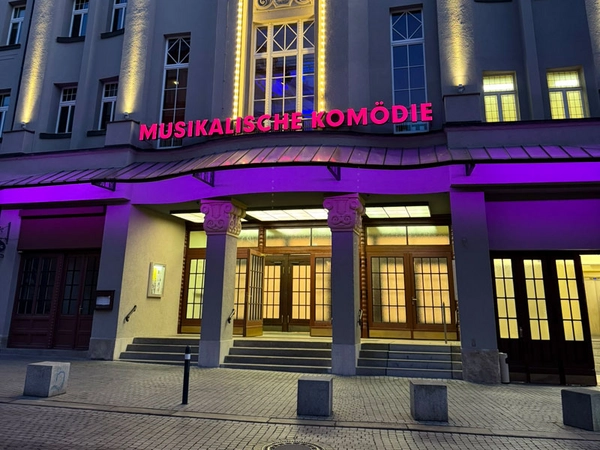 Musikalische Komödie Leipzig: Neu restaurierte Fassade in Edelgrau, Foto: Tom Schulze