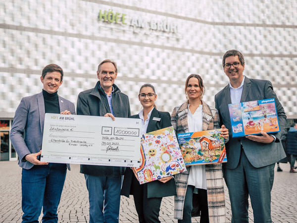 Spendenübergabe, Gewinnspiele, Live-Musik und viele weitere Aktionen sorgten am Wochenende für gute Laune und viele glückliche Gesichter, Foto: Höfe am Brühl 