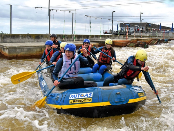 MITGAS Schüler-Rafting im Kanupark Markkleeberg, Foto: unikumarketing