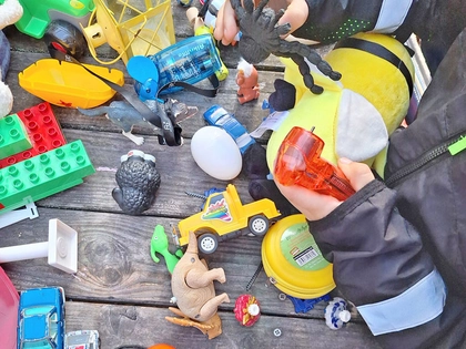 Werkstatt Drin'n'Drauszen präsentiert und feiert die Ergebnisse der ersten fünf DeKonstruktionscafés