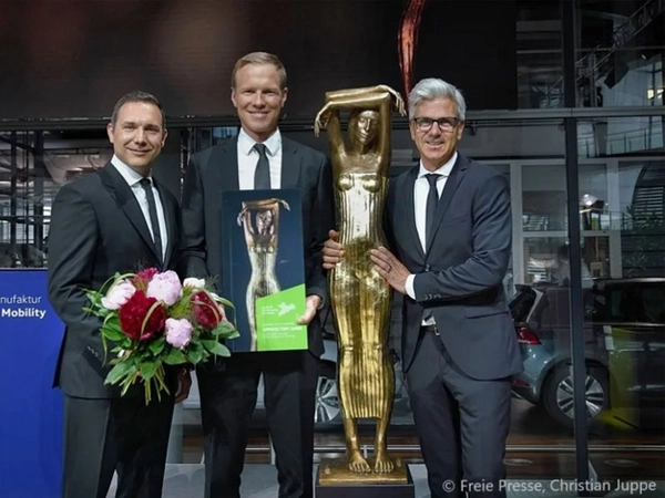 Dr. Alexander Trommen, Dr. Roman Belter und Dr. Rolf Kluge als Gründer und Geschäftsführer der Appsfactory wurden zu Sachsens Unternehmer des Jahres 2020 gewählt, Foto: Freie Presse / Christian Juppe