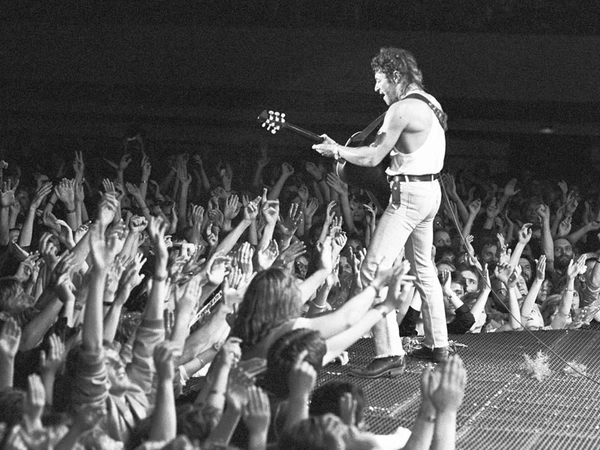 Peter Maffay bei einem Konzert in Rostock am 05.06.1986, Quelle: Bundesstiftung Aufarbeitung, Foto: Klaus Mehner