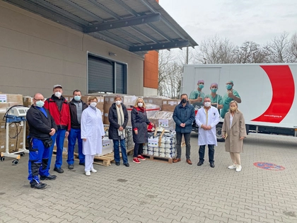 Hilfe für die Ukraine: Klinikum St. Georg übergibt Arznei- und medizinische Versorgungsmittel an Stadt Leipzig