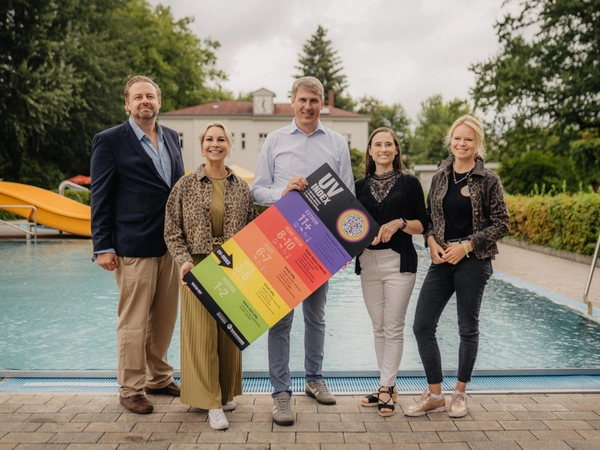 Gemeinsam für mehr UV-Schutz: Tim Braun (Deutsche Krebshilfe), Susanne Klehn (Botschafterin Deutsche Krebshilfe), Martin Gräfe (Leipziger Sportbäder), Constanze Anders (Leipziger Gesundheitsamt), Carina Jung (ADP), v.l., Foto: Leipziger Gruppe