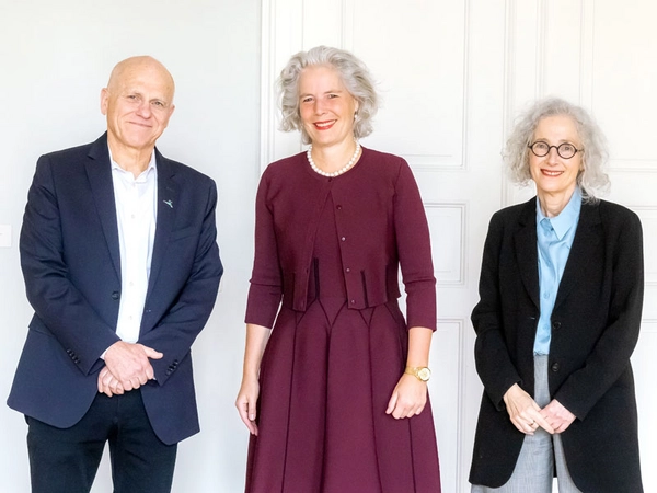 Prof. Dr. Tamir Sheafer, Prof. Dr. Eva Inés Obergfell sowie Prof. Dr. Yfaat Weiss im Mai 2023 in Leipzig; Foto: Swen Reichhold