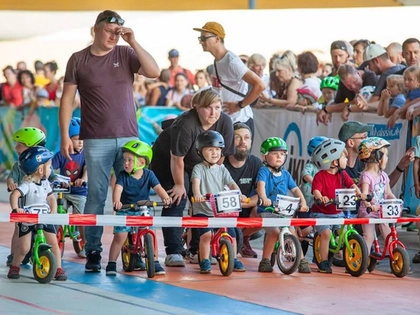 Kindernachtrennen auf der Leipziger Radrennbahn feiert 20-jähriges Jubiläum