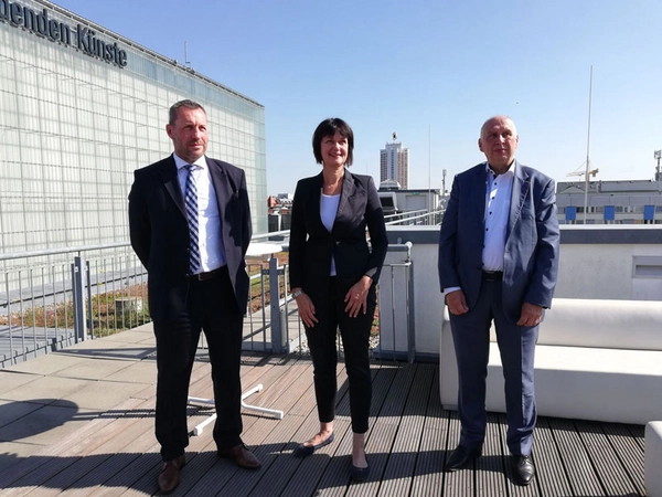 Wolf-Rüdiger Kliebes (VLW Vereinigte Leipziger Wohnungsgenossenschaft eG), Mirjam Luserke (VSWG Verband Sächsischer Wohnungsgenossenschaften e. V.) und Jörg Keim (Wohnungsbau-Genossenschaft Kontakt eG), Foto: IMMOCOM