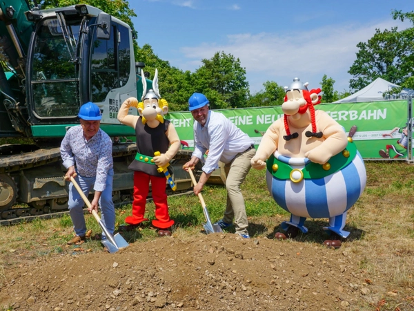 Spatenstich durch Filip De Witte, Asterix, Martin Endruhn und Obelix (v.l.n.r.), Foto: BELANTIS