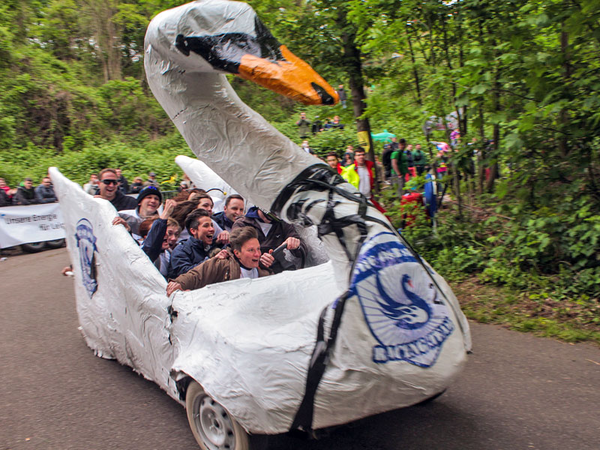 The Swan Racing Team beim Seifenkistenrennen am Fockeberg The Swan Racing Team beim Seifenkistenrennen am Fockeberg