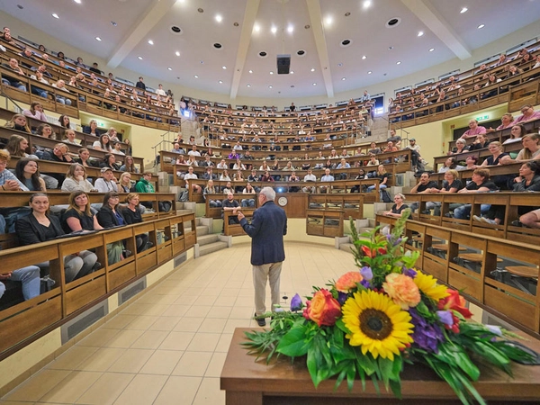 Mit einer feierlichen Immatrikulation begrüßte die Medizinischer Berufsfachschule des UKL heute ihre neuen Azubis. Foto: Rico Thumser / UKL