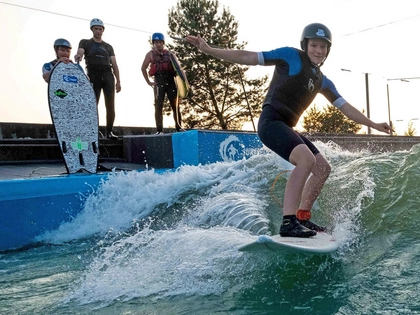 Hochsaison im Kanupark Markkleeberg: Surf-Kurse und Happy-Rafting besonders beliebt