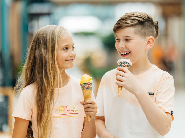 Während der Sommerferien gibt es ein spannendes Center-Programm für Kinder. Foto: NEINVER / Philipp Kirschner