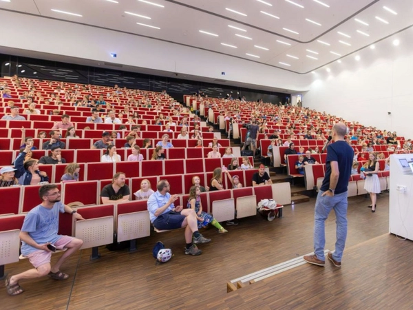 Vorlesung der Kinderuni Leipzig zur Langen Nacht der Wissenschaften 2025. Foto: Swen Reichhold Vorlesung der Kinderuni Leipzig zur Langen Nacht der Wissenschaften 2025. Foto: Swen Reichhold