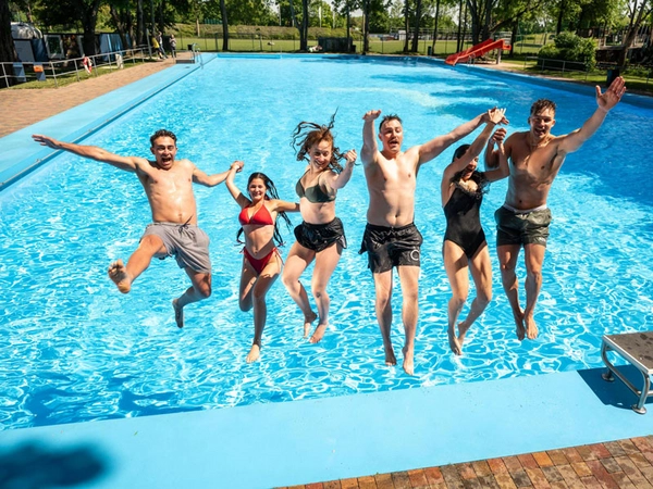 Auf in die Fluten: Leipzigs Freibäder sind startklar für die Saison. Foto: Leipziger Gruppe