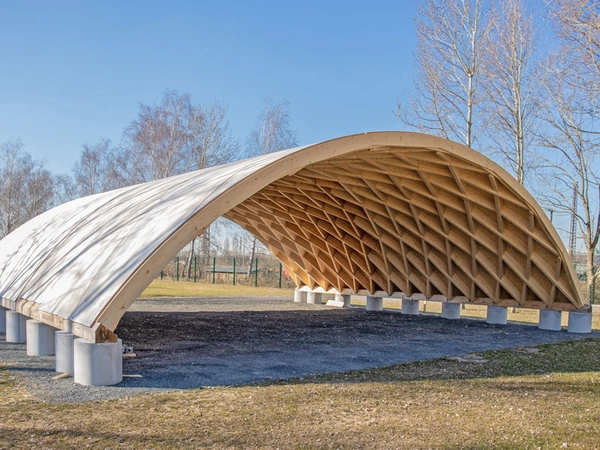 Die Forschungsgruppe FLEX will der Zollinger-Bauweise zu einer Renaissance verhelfen. Auf der Denkmal-Messe zeigen sie zwei Elemente eines digital geplanten und konstruktiv weiterentwickelten Zollingerdachs. Foto: HTWK Leipzig