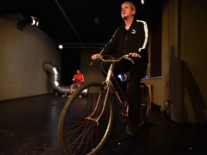 Cammerspiele Leipzig: Wiederaufnahme der Uraufführung "Nur vom Weltraum aus ist die Erde blau" Cammerspiele Leipzig: Wiederaufnahme der Uraufführung "Nur vom Weltraum aus ist die Erde blau"