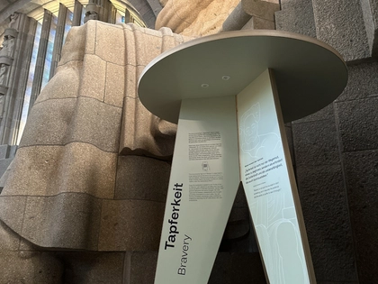Sinnbilder aus Stein: Monumentalfiguren im Völkerschlachtdenkmal Leipzig neu inszeniert
