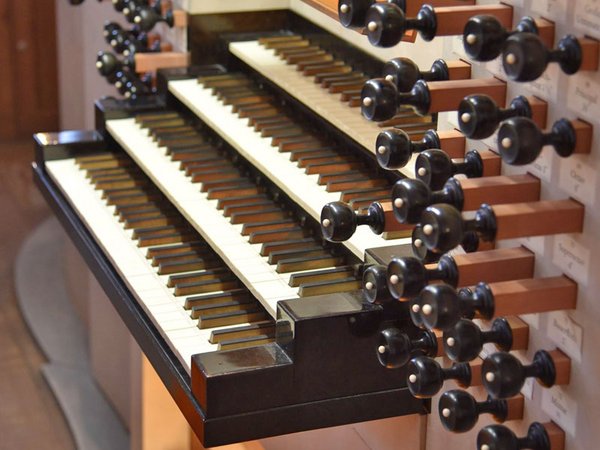 Spieltisch der Bach-Orgel in der Leipziger Thomaskirche, Foto: Maren Glockner