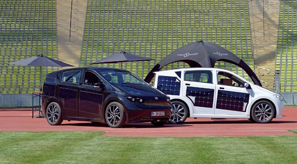 Das Münchner Startup Sono Motors stellt im Paunsdorf Center sein Solarauto vor 