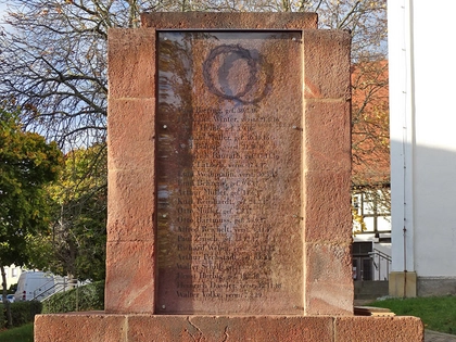 Gefallenendenkmal in Leipzig-Knauthain restauriert