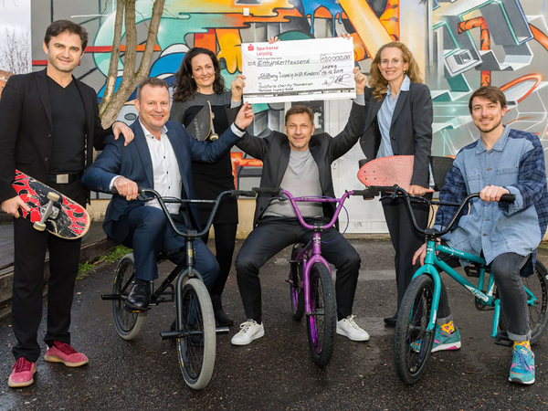 100.000 Euro für die Stiftung: Leipzig hilft Kindern, Foto: Porsche AG - Leipzig