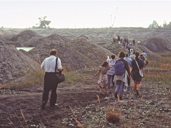 Spaziergang Tagebau Golpa-Nord 1995, Foto: Bertram Weisshaar