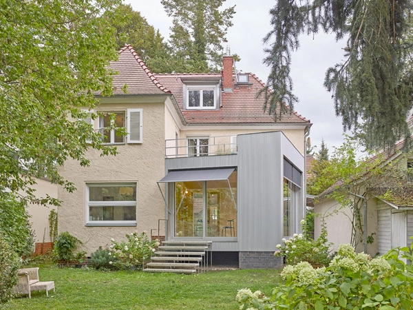 Haus "Blechbüchse" von Architekten Florian Voigt in Leipzig, Deutschland, 3. Preis HÄUSER-AWARD 2023, Foto: Philip Heckhausen