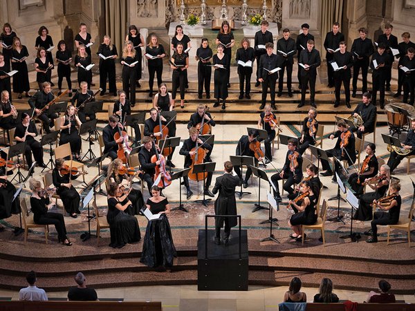 Die Junge Kammerphilharmonie Sachsen mit Chor in der Kreuzkirche Dresden 2021, Foto: Daniel Meißner