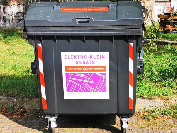 Neue Sammelbehälter für Elektrokleingeräte, Foto: Stadtreinigung Leipzig