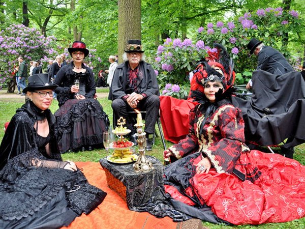 Wave-Gotik-Treffen: Viktorianische Picknick im Clara-Zetkin-Park, Foto: Stadt Leipzig / Riccarda Schmidt
