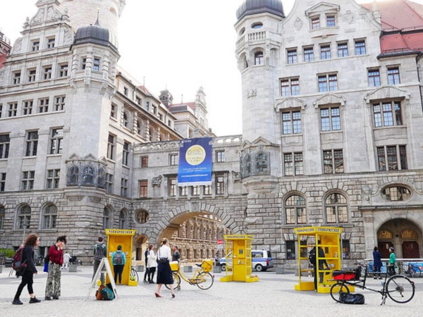 THE COCKPIT COLLECTIVE, auf dem Leipziger Burgplatz (2023), Foto: Schaubühne LindenfelsSchaubühne Lindenfels