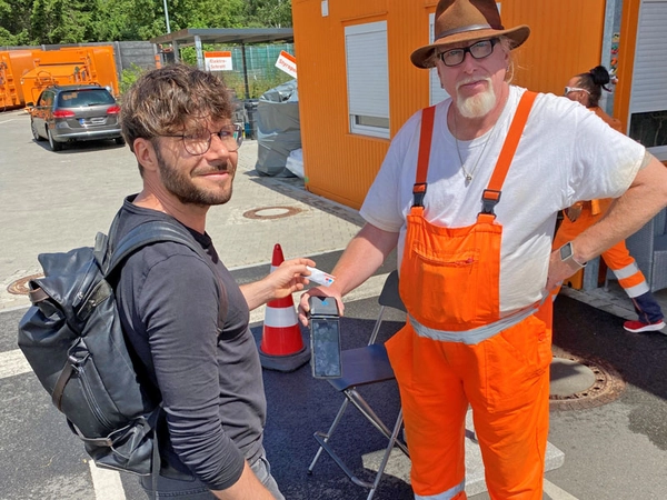 Grünschnitt mit Karte bezahlen, Foto: Stadtreinigung Leipzig