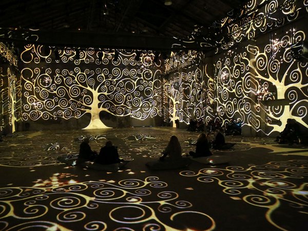 Blick in die Ausstellung "Gustav Klimt. The Gold Experience" im Kunstkraftwerk Leipzig, Foto: Andreas Schmidt