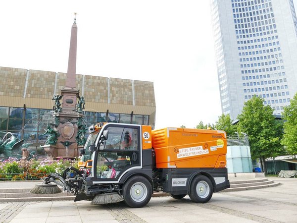Neue elektronische Kleinkehrmaschine ist nun in der Innenstadt im Einsatz, Foto: Stadtreinigung Leipzig