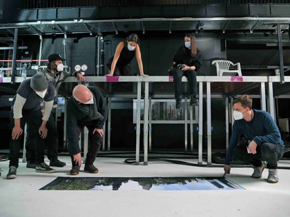 Yadegar Asisi fotografiert Komparsen für neues 360°-Panorama NEW YORK 9/11 im Panometer Leipzig