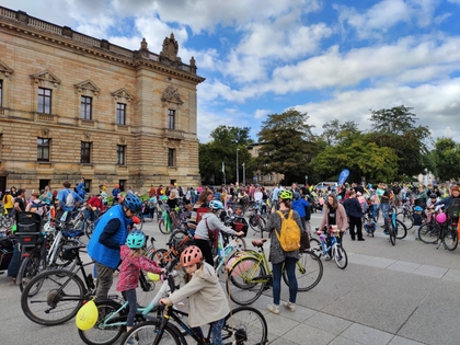 Kinder fordern sichere Straßen: Kidical Mass rollt mit einer bunten Fahrrademo wieder durch Leipzig