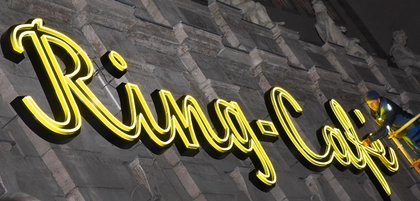 Leipziger Ring-Café: Neue Leuchtschrift dank LWB