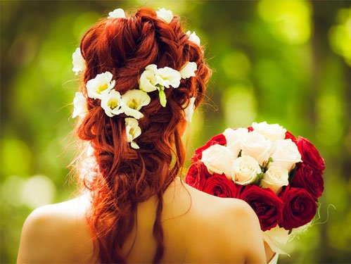 Vor der Hochzeit geht die Braut meist noch einmal mit den Freundinnen feiern. Foto: pixabay.com / melancholiaphotography