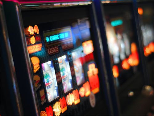 Ein Spieleautomat in einem Spielcasino, Foto: unsplash.com / helloimnik