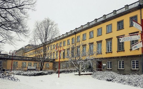 HHL-Gebäude im Winter 2017