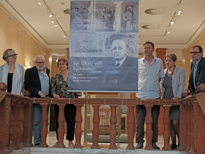 Der Fotoschatz vom Dachboden: Ausstellung zum Archiv des jüdischen Fotografen Abram Mittelmann eröffnet