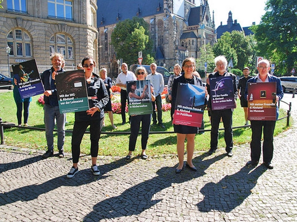 Torsten Reitler (Moritzbastei), Angela Seidel (Cinematheque), Susanne Metz (Stadtbibliothek), Dr. Skadi Jennicke, Peter Matzke (Krystallpalast Varieté) und Jörg Dittmer (Musem der bildenden Künste) mit den Plakaten der Kampagne, Foto: Stadt Leipzig/sf
