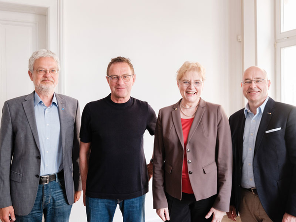 Freuen sich auf die gemeinsame Umsetzung des 4L Projektes: Axel Schöpa, Ralf Rangnick, Marion Böttger und Jörn Wefelscheid, Foto: ESDEO – Agentur für Eventfotografie