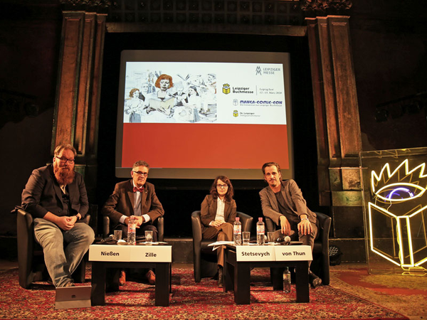 Moderator Claudius Nießen, Buchmessedirektor Oliver Zille, Kuratorin Kateryna Stetsevych und Schauspieler Max von Thun geben Einblicke in die Leipziger Buchmesse 2020, Foto: Sarah Stollberg