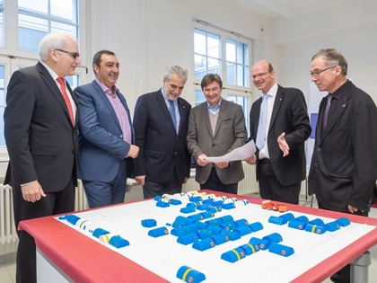 EU-Kommissar informiert sich im ICCAS in Leipzig über modulares Krankenhaus für den Katastrophenfall EU-Kommissar informiert sich im ICCAS in Leipzig über modulares Krankenhaus für den Katastrophenfall