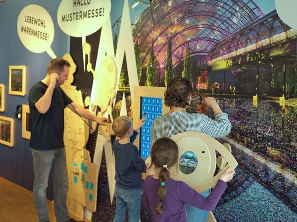 Familienausflug ins Kindermuseum des Stadtgeschichtlichen Museums Leipzig mit der MITMACH-AUSSTELLUNG: Kinder machen Messe, Foto: SGM / Eva Lusch