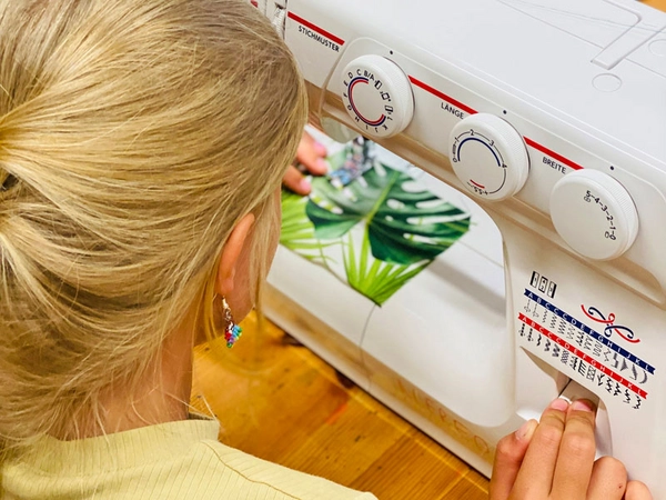 Kurs: Garn. Schere. Stoff – Nähen an der Nähmaschine, Foto: Kulturwerkstatt KAOS