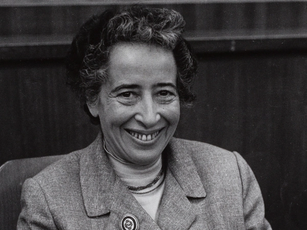 Hannah Arendt, Foto: Barbara Niggl Radloff - sammlungonline.muenchner-stadtmuseum.de, CC BY-SA 4.0