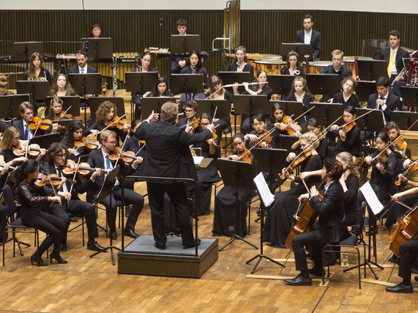 Das Hochschulsinfonieorchester unter der Leitung von Prof. Matthias Foremny im Gewandhauskonzert 2019, Foto: Gert Mothes